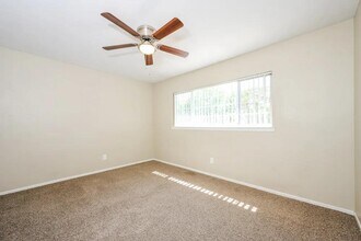 23904 Rotunda Rd in Santa Clarita, CA - Building Photo - Building Photo