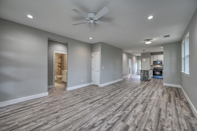 1915 Willow in Kingsland, TX - Building Photo - Building Photo