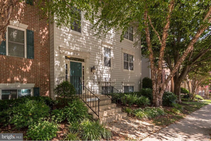 12020 Golf Ridge Ct in Fairfax, VA - Building Photo