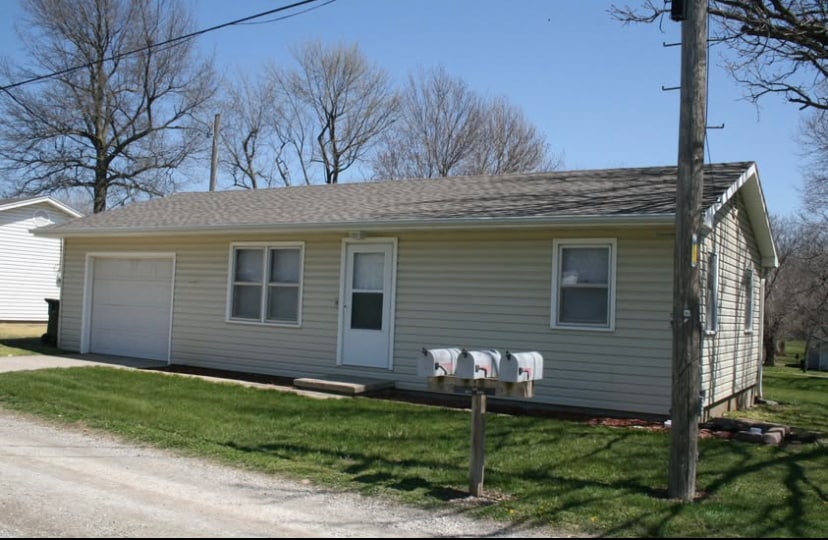 1005 W Davis St in Savannah, MO - Building Photo