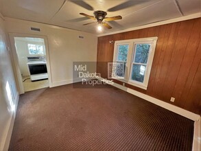 608 S Wisconsin St in Mitchell, SD - Building Photo - Building Photo