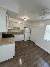 6241 Dawson St in Hollywood, FL - Building Photo - Building Photo