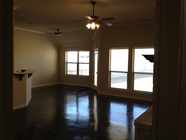 613 Park Wood Circle in Hewitt, TX - Building Photo - Building Photo