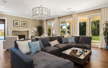 2705 Elderoak Rd in Thousand Oaks, CA - Building Photo - Building Photo