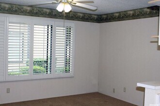 6724 Plymouth Rd-Unit -57 in Stockton, CA - Foto de edificio - Building Photo
