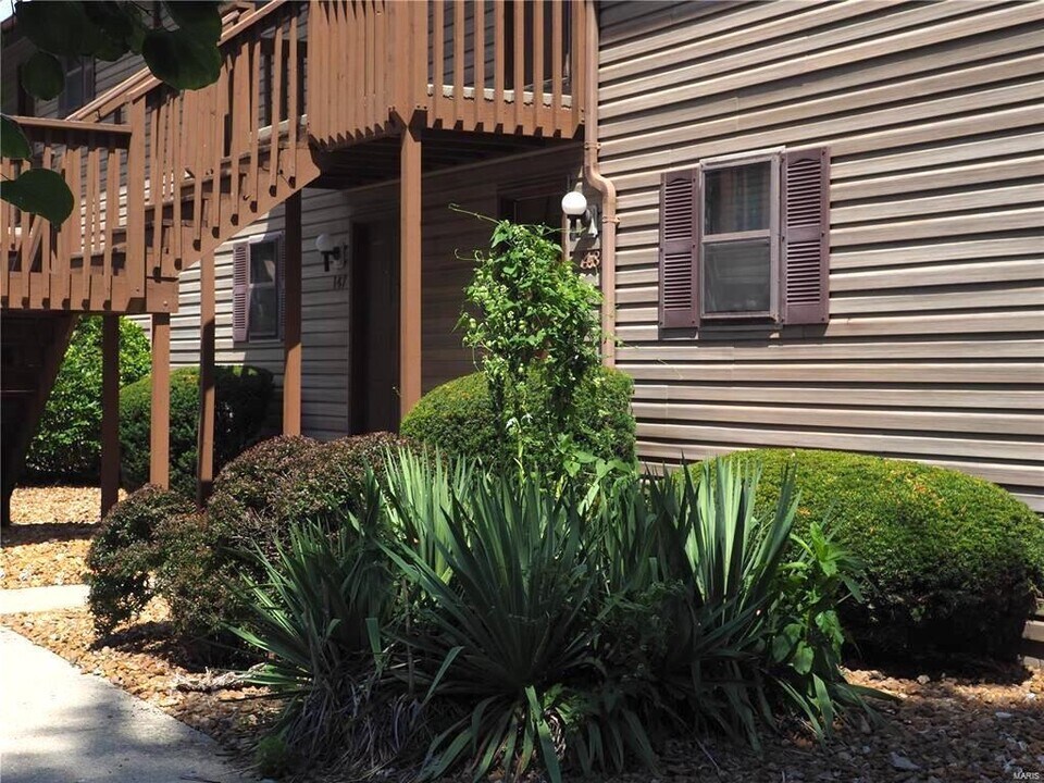 122 Ashley Dr in Fairview Heights, IL - Foto de edificio