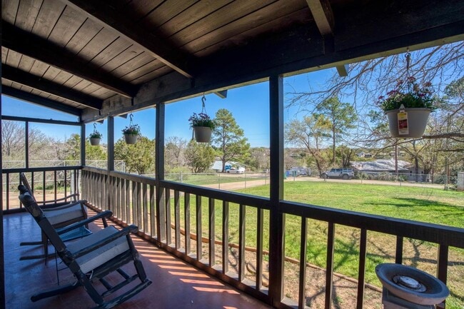 758 Sandy Mountain Dr in Sunrise Beach Village, TX - Building Photo - Building Photo