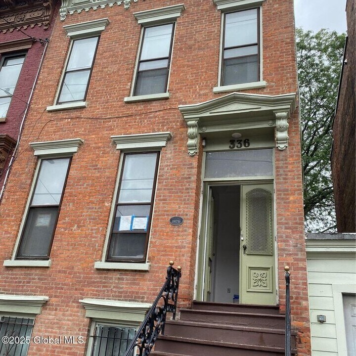336 Clinton Ave in Albany, NY - Building Photo