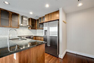 300 Bowie St in Austin, TX - Building Photo - Building Photo