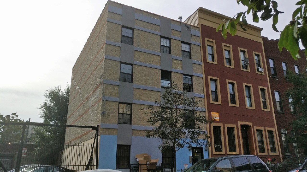 100 Starr St in Brooklyn, NY - Building Photo