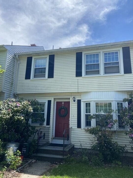 13 Michael Way in Cambridge, MA - Building Photo