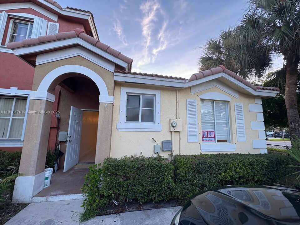 4 SW 15th Rd in Homestead, FL - Building Photo