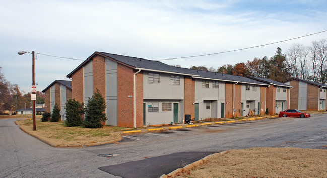 Silver Creek Apartments in Greenville, SC - Building Photo - Building Photo