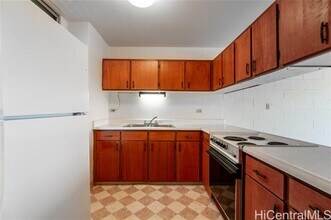 5122 Likini St in Honolulu, HI - Foto de edificio - Building Photo