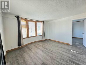 273 Rosslyn Ave N in Hamilton, ON - Building Photo - Building Photo