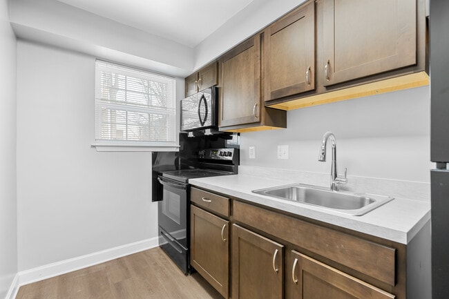 Villages of East River in Washington, DC - Foto de edificio - Interior Photo