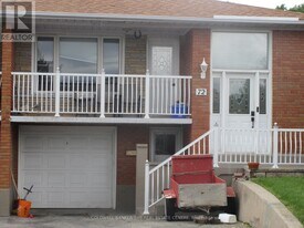 72 Navaho Dr in Toronto, ON - Building Photo