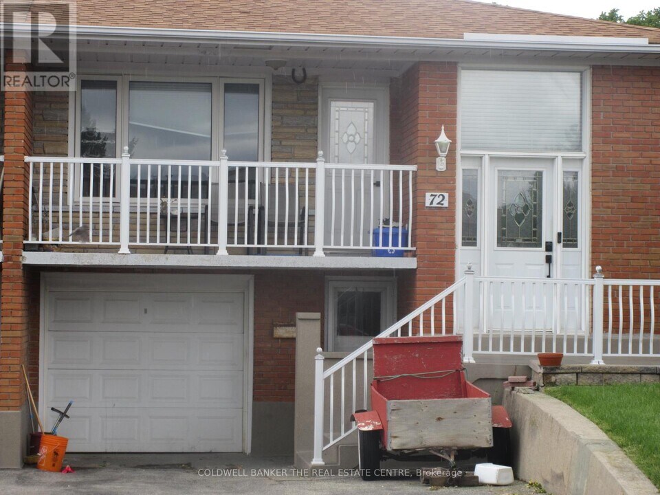 72 Navaho Dr in Toronto, ON - Building Photo