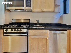 210 E 68th St in New York, NY - Foto de edificio - Building Photo