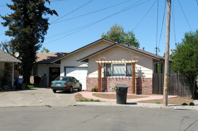 1523 Shepard Ct in Santa Rosa, CA - Building Photo - Building Photo