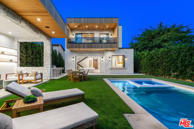 14838 Addison St in Los Angeles, CA - Foto de edificio - Building Photo