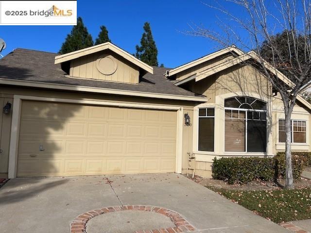 320 W Ruby St in Oakley, CA - Building Photo