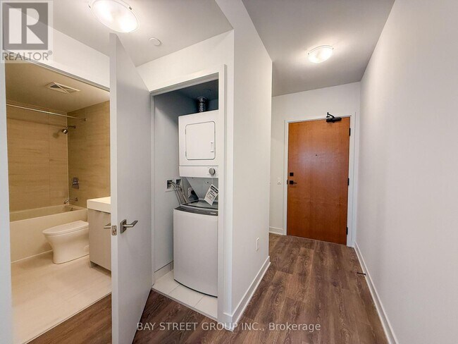 2920 Hwy 7 in Vaughan, ON - Building Photo - Building Photo