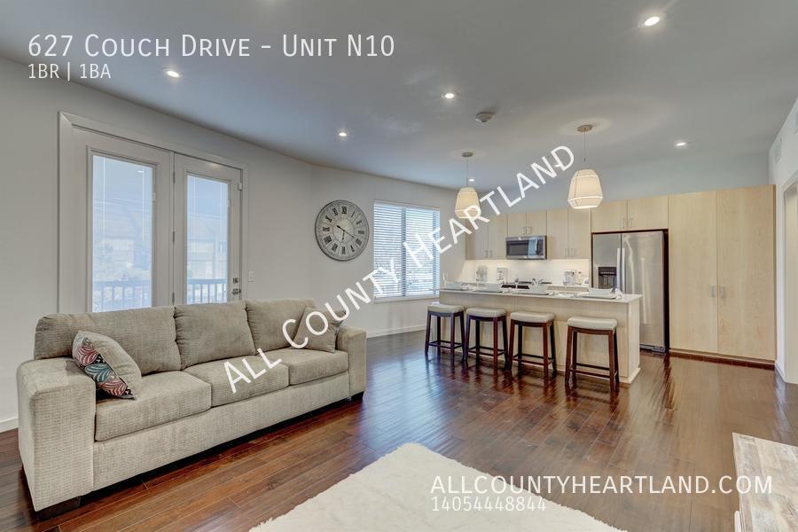627 Couch Dr in Oklahoma City, OK - Building Photo