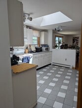 66 Brooks St, Unit 3 in Boston, MA - Building Photo - Building Photo