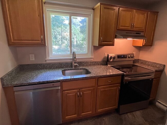 property at 1622 Farmington Ave