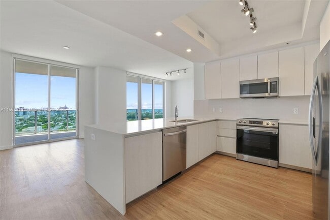 1500 Bay Rd in Miami Beach, FL - Building Photo - Building Photo