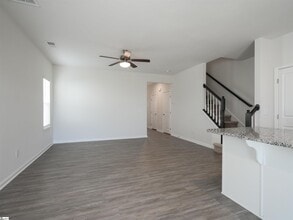 205 Hipps Crossing Dr in Simpsonville, SC - Building Photo - Building Photo