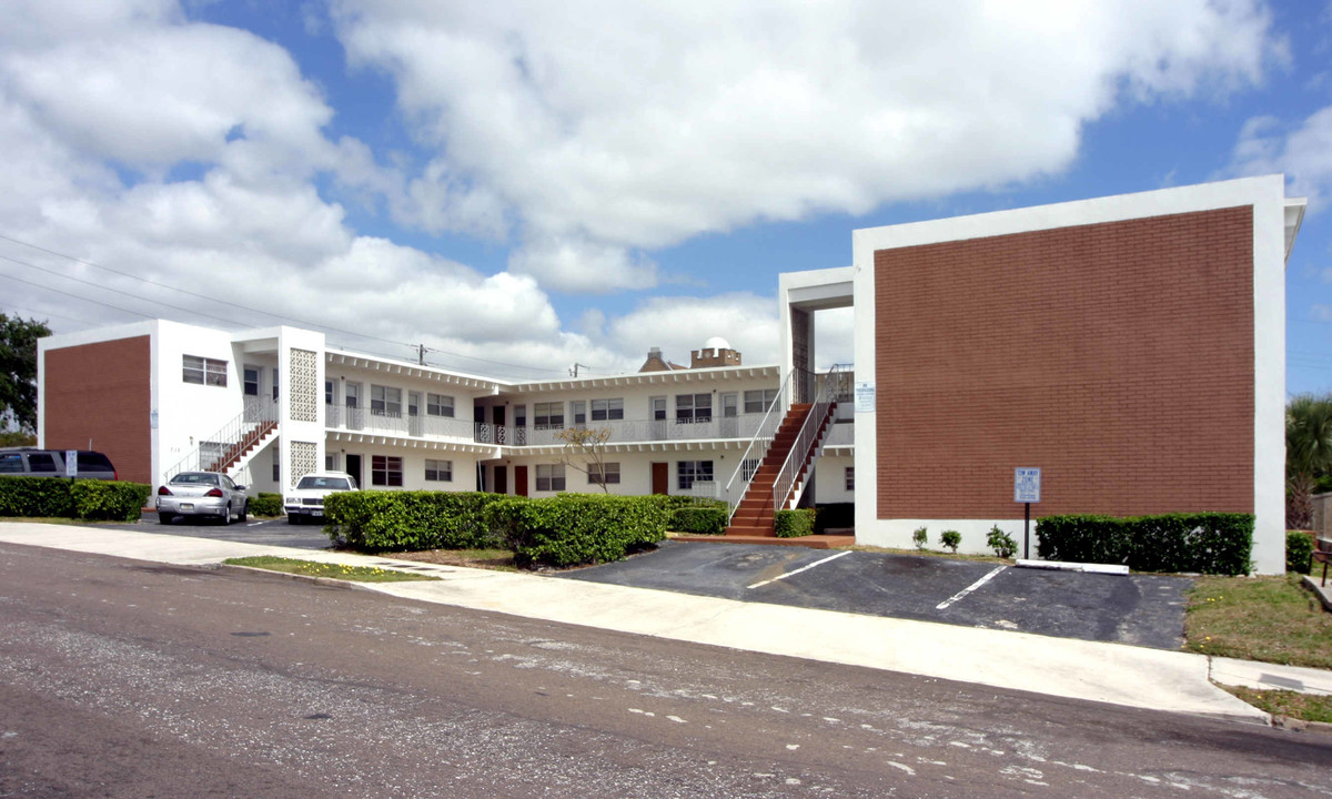 715 7th St in West Palm Beach, FL - Building Photo