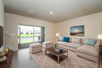 15038 Wildflower Cir in Naples, FL - Foto de edificio - Building Photo