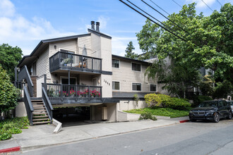 1645 Carmel Dr in Walnut Creek, CA - Foto de edificio - Building Photo