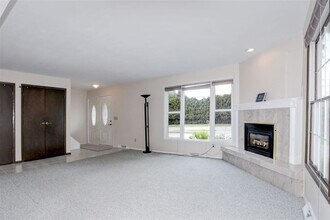 1140 S Bluemound Dr, Unit 1140 in Appleton, WI - Building Photo - Building Photo