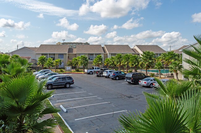 Falls of Braeburn in Houston, TX - Building Photo - Building Photo