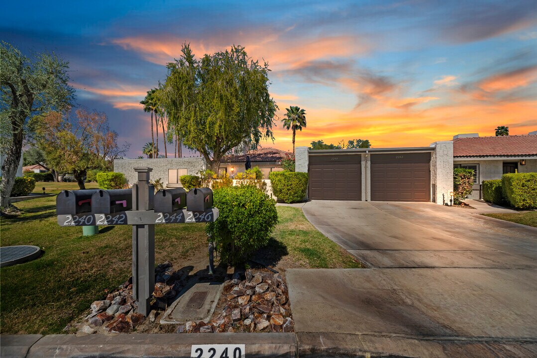 2240 Sunshine Way in Palm Springs, CA - Building Photo