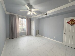 6611 W Sam Houston Pkwy S in Houston, TX - Building Photo - Building Photo