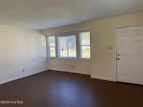 2261 Onslow Dr in Jacksonville, NC - Foto de edificio - Building Photo