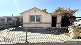 5547 W Gardenia Ave in Glendale, AZ - Building Photo