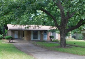 1400 Berkshire Dr in Austin, TX - Building Photo