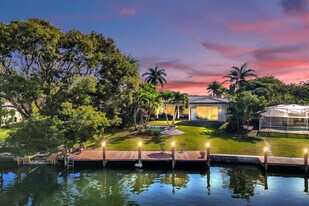 2425 Fryer Point in Fort Lauderdale, FL - Building Photo