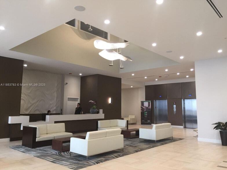 7825 NW 107th Ave, Unit 419 in Doral, FL - Building Photo