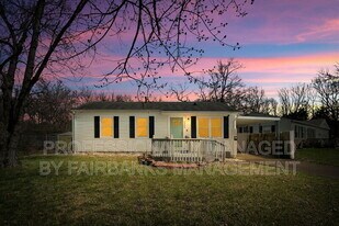 1200 E 136th St in Grandview, MO - Building Photo