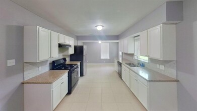 315 E Delz Dr in Houston, TX - Building Photo - Building Photo