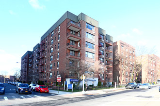 10311 68th Dr in Forest Hills, NY - Building Photo - Primary Photo