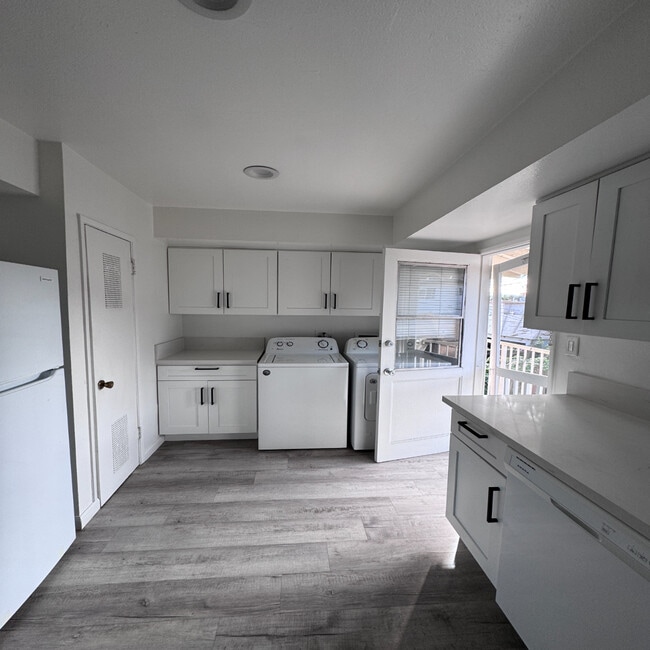 5527 Radford Ave, Unit 4 in Valley Village, CA - Building Photo - Building Photo