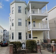 14 Belknap St, Unit 1 in Somerville, MA - Building Photo