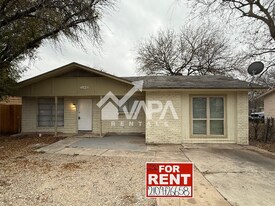 4926 Lark Ave in San Antonio, TX - Building Photo